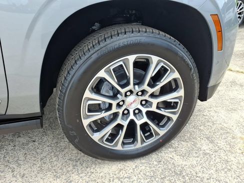 New 2026 GMC Yukon XL Denali w/ Denali Reserve Package AWD/4WD image 9