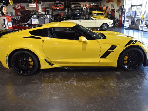 Used 2017 Chevrolet Corvette Grand Sport w/ Z07 Performance Package RWD image 9