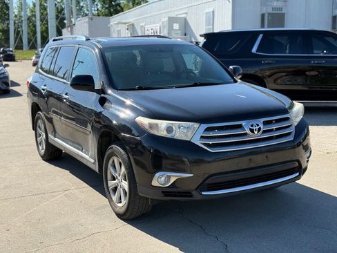 Used 2012 Toyota Highlander SE w/ Tow Pkg FWD image 4