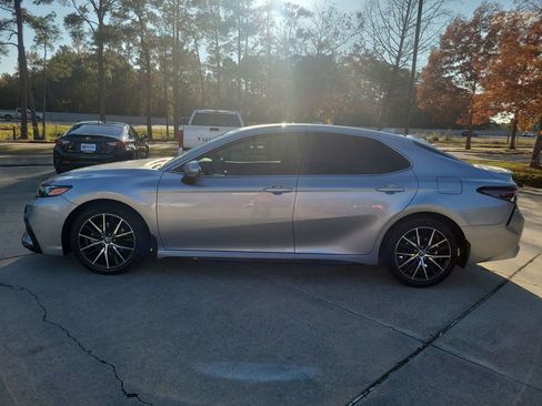 Certified 2022 Toyota Camry SE image 2