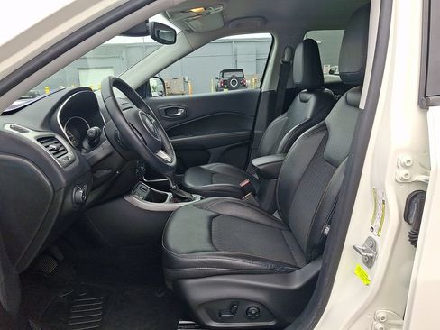 Used 2018 Jeep Compass Latitude w/ Popular Equipment Group FWD image 14
