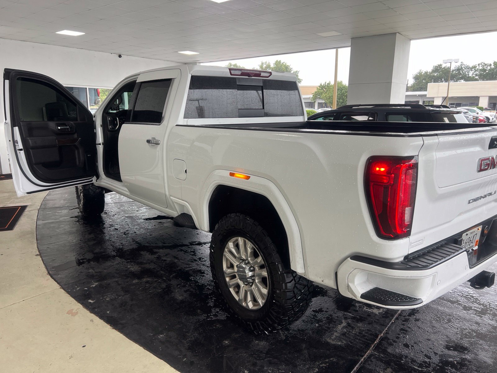 Used 2023 GMC Sierra 3500 Denali AWD/4WD image 3