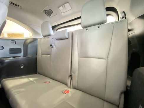 Used 2022 Toyota Highlander XLE AWD/4WD image 27