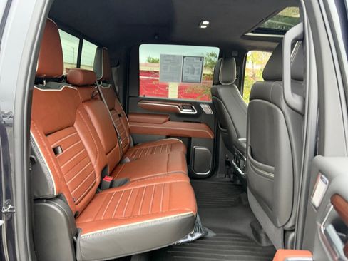Certified 2025 GMC Sierra 2500 Denali Ultimate AWD/4WD image 29