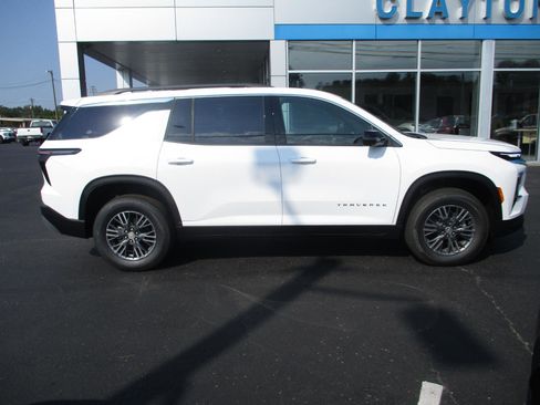 New 2026 Chevrolet Traverse LT w/ Driver Confidence Package image 2