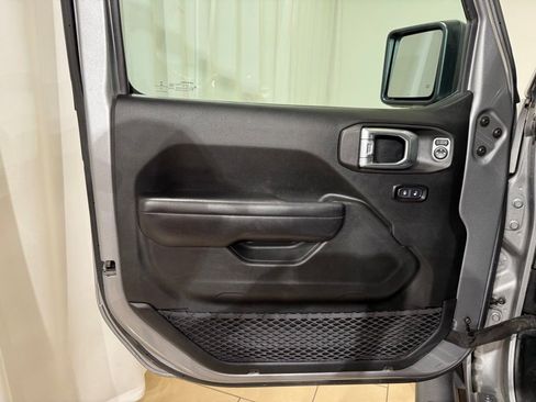 Used 2020 Jeep Gladiator Sport w/ Quick Order Package 24S AWD/4WD image 14