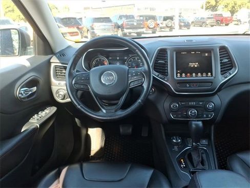 Used 2019 Jeep Cherokee Trailhawk w/ Cold Weather Group image 11