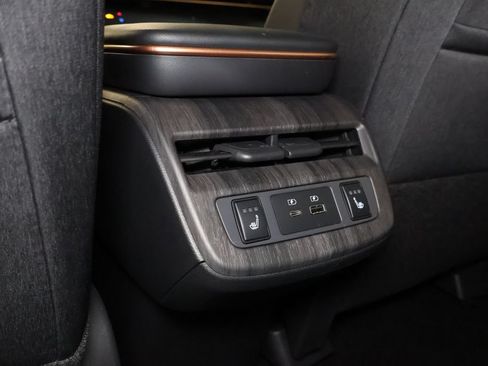 Used 2024 Nissan Ariya AWD image 16