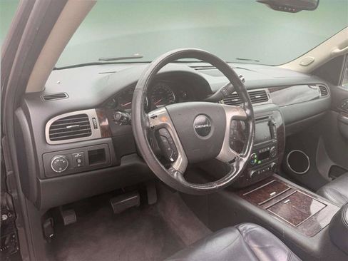 Used 2011 GMC Yukon XL Denali AWD/4WD image 28