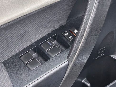 Used 2016 Toyota Corolla L image 16