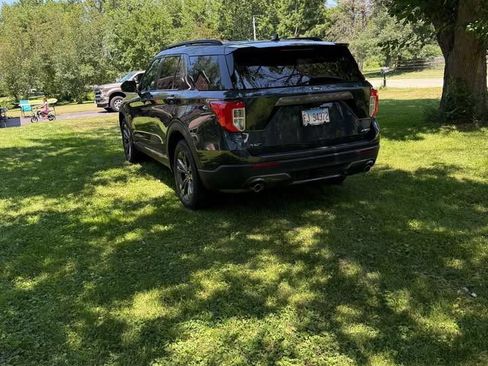 Used 2023 Ford Explorer XLT w/ Equipment Group 202A AWD/4WD image 8