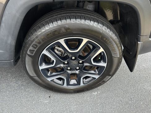 Used 2019 Jeep Compass Trailhawk image 32