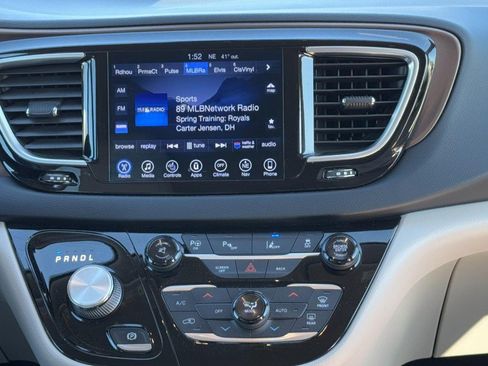 Used 2017 Chrysler Pacifica Touring-L Plus w/ Advanced Safetytec Group image 15