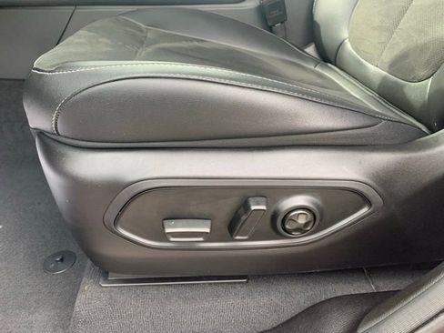 Used 2023 Jeep Grand Cherokee Altitude image 11