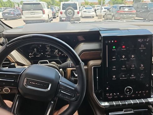 Used 2025 GMC Yukon XL Denali Ultimate AWD/4WD image 14