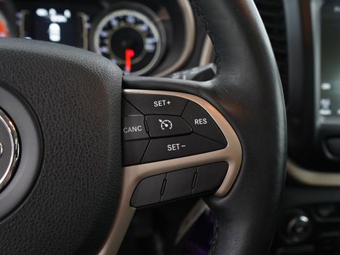 Used 2017 Jeep Cherokee 75th Anniversary AWD/4WD image 19