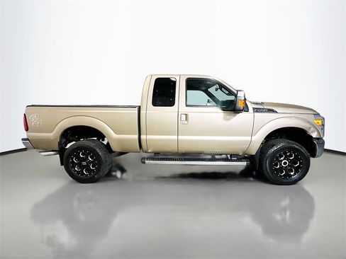 Used 2014 Ford F250 Lariat w/ Chrome Package image 9