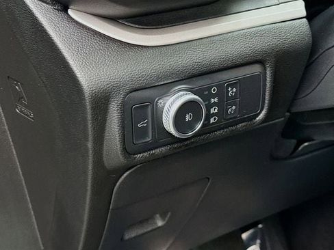 Used 2022 Ford Explorer XLT w/ Equipment Group 202A image 11