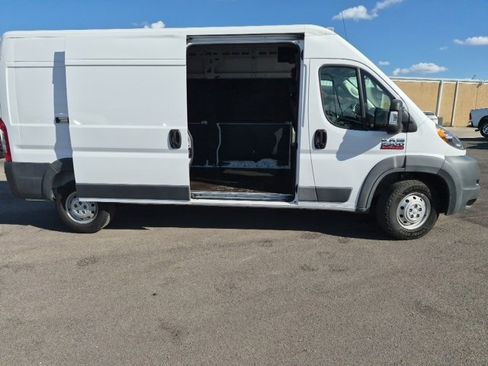 Used 2018 RAM ProMaster 2500 w/ Interior Convenience Group image 16