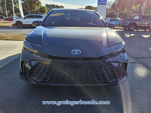 Used 2025 Toyota Camry SE image 8