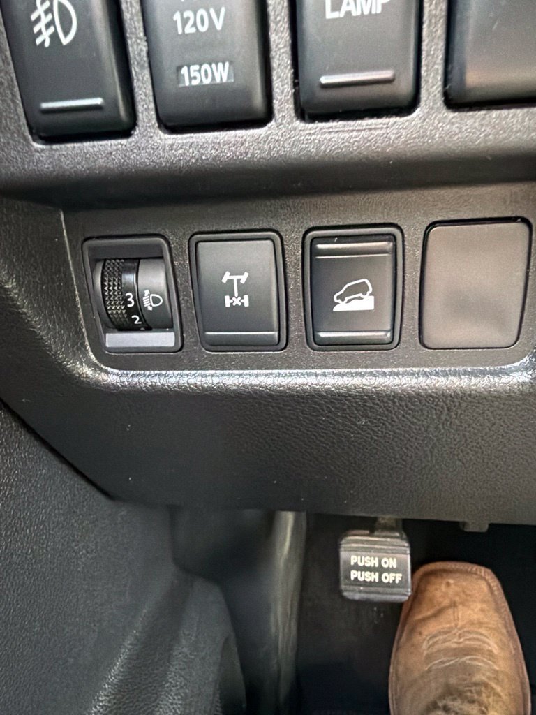 Used 2017 Nissan Titan PRO-4X AWD/4WD image 18