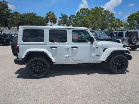 Used 2025 Jeep Wrangler Unlimited Sahara w/ Safety Group AWD/4WD image 5