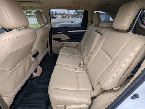 Used 2017 Toyota Highlander FWD V6 image 14