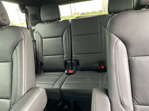 Used 2023 Chevrolet Tahoe Z71 w/ Luxury Package AWD/4WD image 28