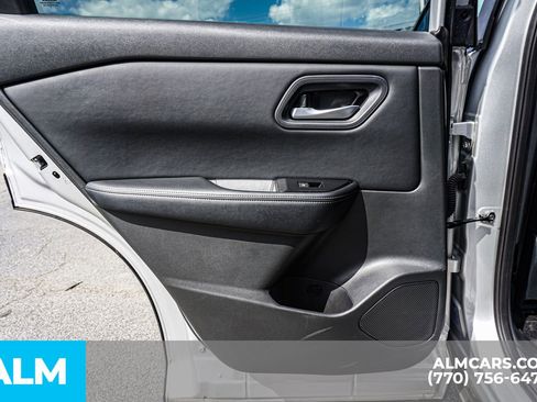 Used 2025 Nissan Rogue SV image 56