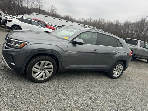 Used 2021 Volkswagen Atlas Cross Sport SE w/ Panoramic Sunroof Package image 4