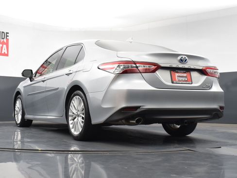 Used 2020 Toyota Camry XLE image 29