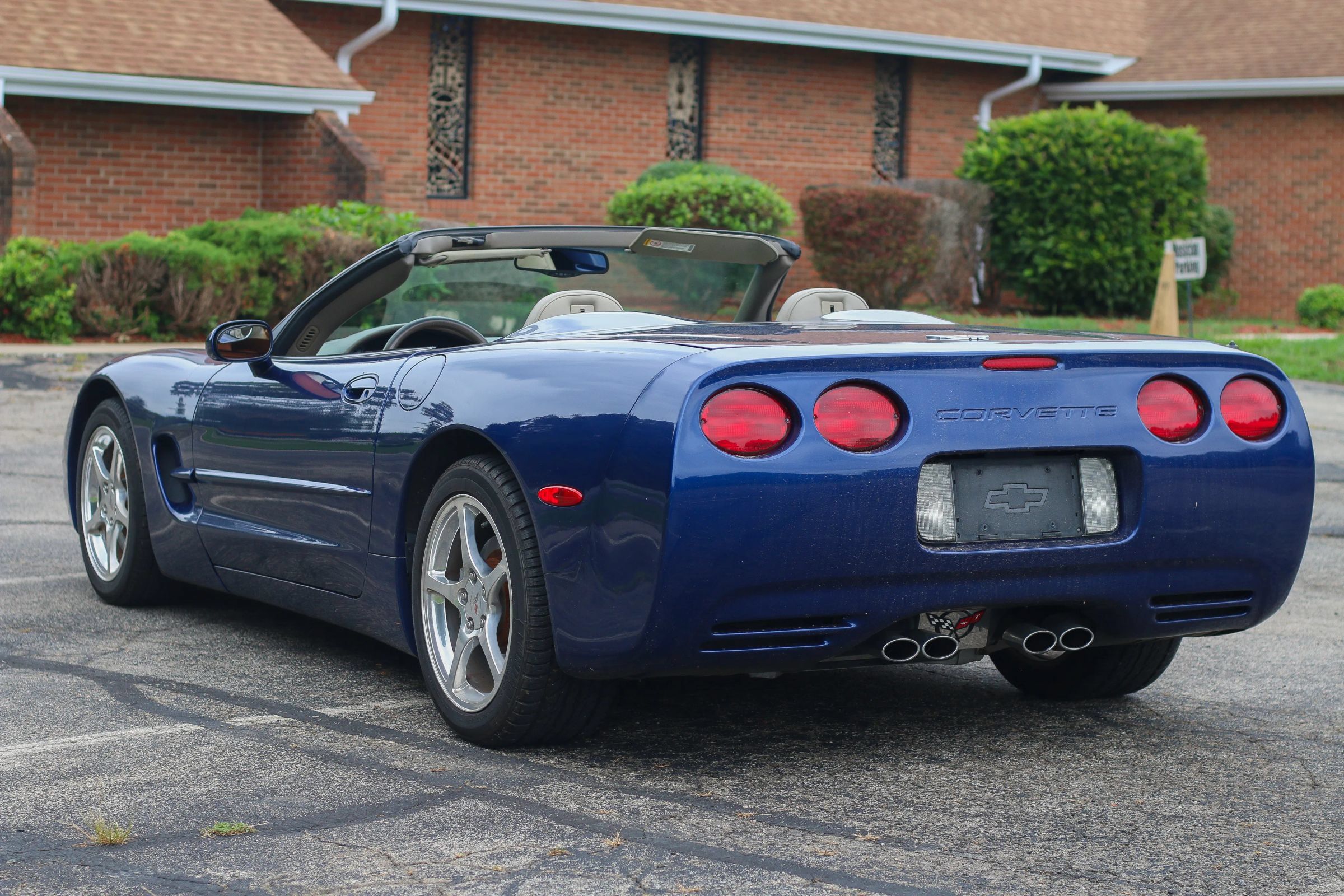 Used 2004 Chevrolet Corvette Convertible w/ Preferred Equipment Group RWD image 4
