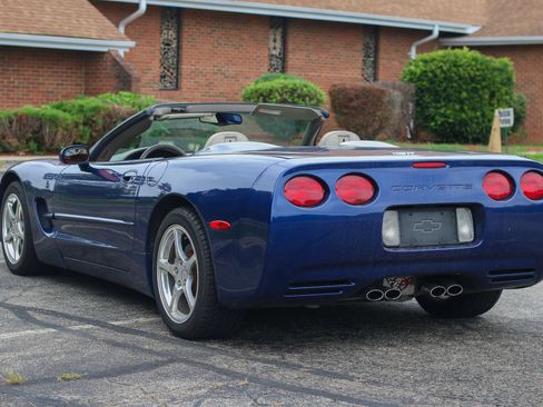 Used 2004 Chevrolet Corvette Convertible w/ Preferred Equipment Group RWD image 4