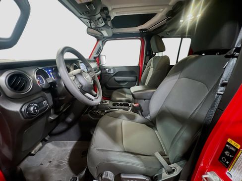 Used 2023 Jeep Gladiator Willys image 14