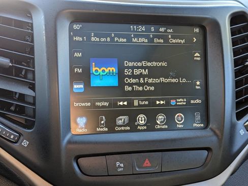 Used 2018 Jeep Cherokee Limited image 22