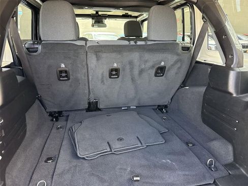 Used 2025 Jeep Wrangler Unlimited Rubicon AWD/4WD image 23