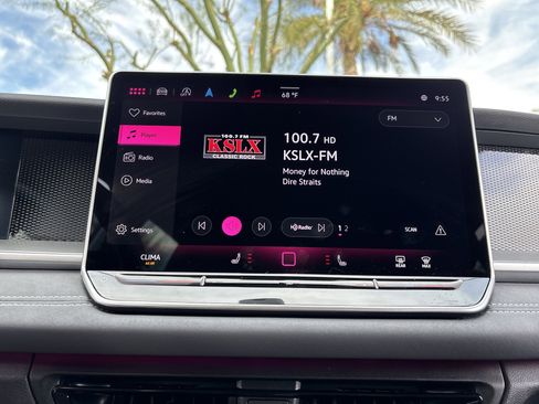 Certified 2025 Volkswagen Tiguan SE image 20