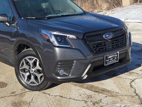 Used 2023 Subaru Forester Premium image 2