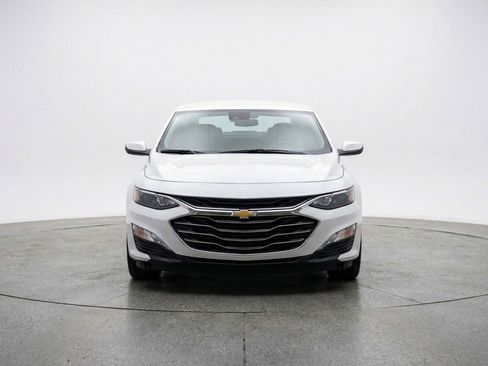 Used 2024 Chevrolet Malibu LT FWD image 2