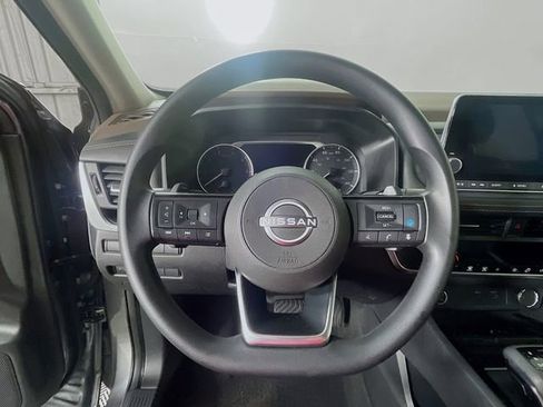 Used 2023 Nissan Rogue SV image 12