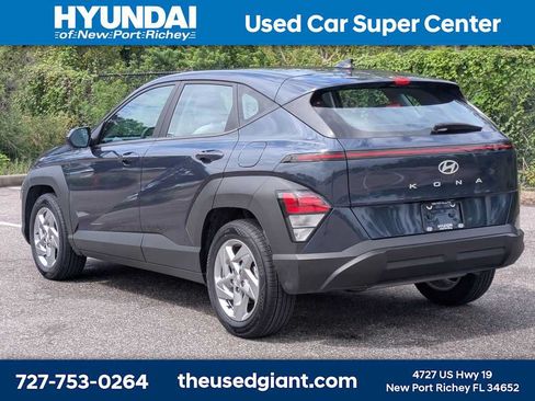 Certified 2024 Hyundai Kona SE FWD image 3