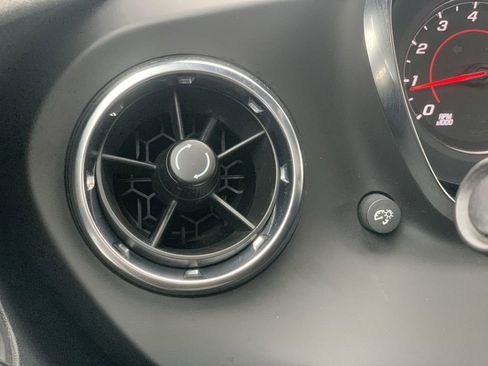 Certified 2022 Chevrolet Camaro LT image 15