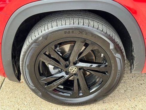Certified 2025 Volkswagen Atlas Cross Sport SEL R-Line image 18