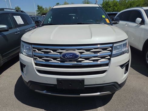 Used 2018 Ford Explorer XLT w/ Equipment Group 202A image 9