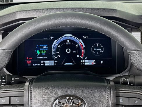 Used 2025 Toyota Tundra Limited AWD/4WD image 18