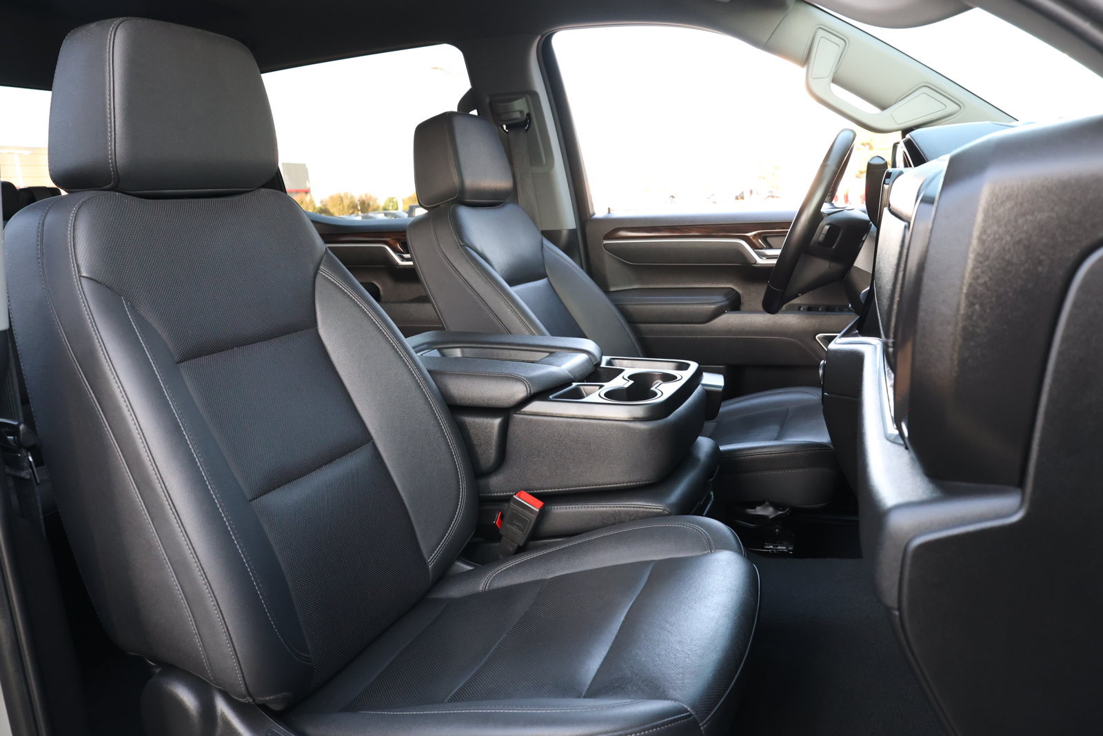 Used 2025 GMC Sierra 1500 SLT AWD/4WD image 29