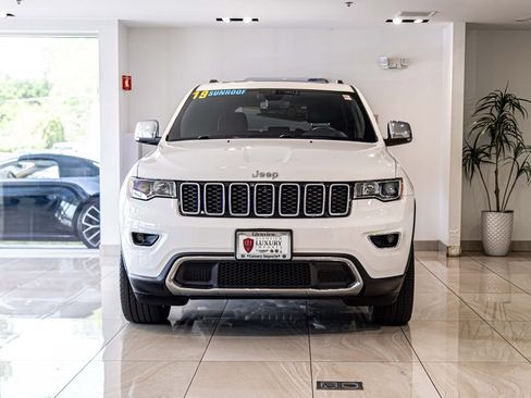 Used 2019 Jeep Grand Cherokee Limited AWD/4WD image 2