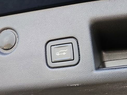 Used 2020 Chevrolet Equinox Premier image 41