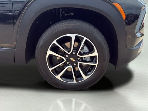 Used 2025 Chevrolet TrailBlazer LT AWD/4WD image 9