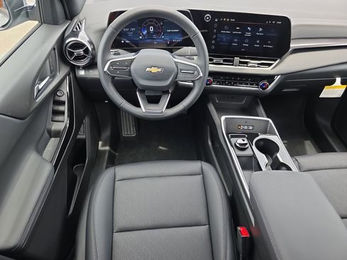 New 2026 Chevrolet Equinox LT w/ Convenience Package II FWD image 12